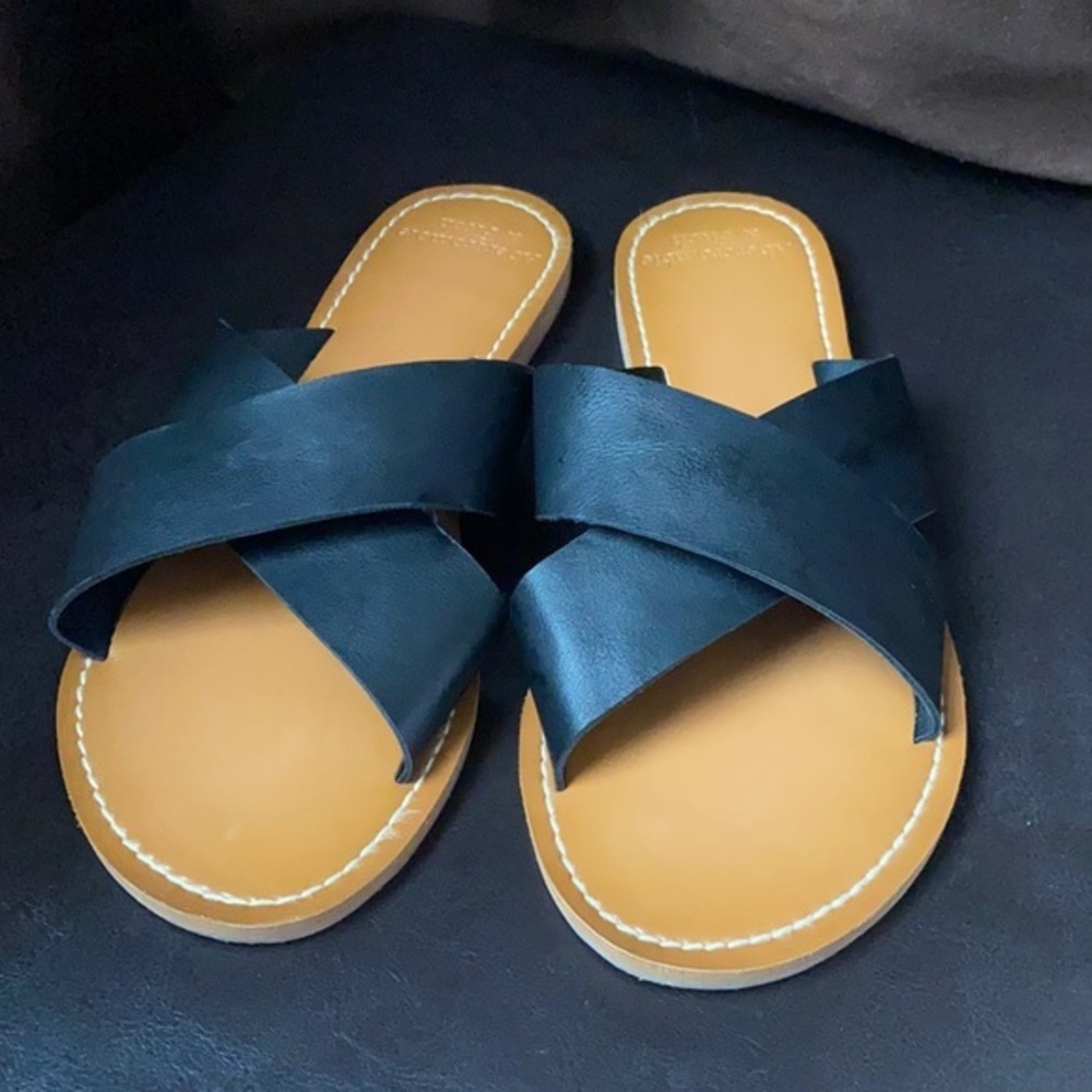 Abercrombie and Finch sandals size 7